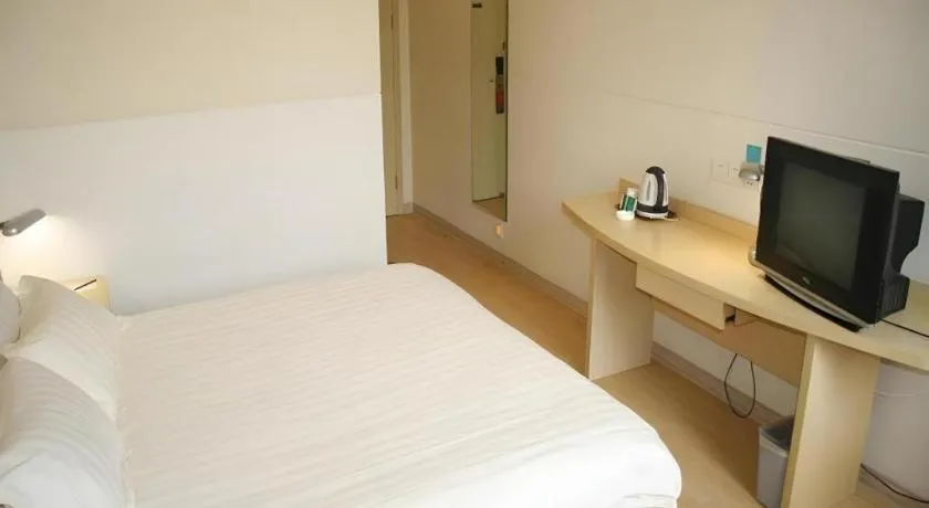 Bed in Jinjiang Inn Qingdao International Exhibition Center Haier Road