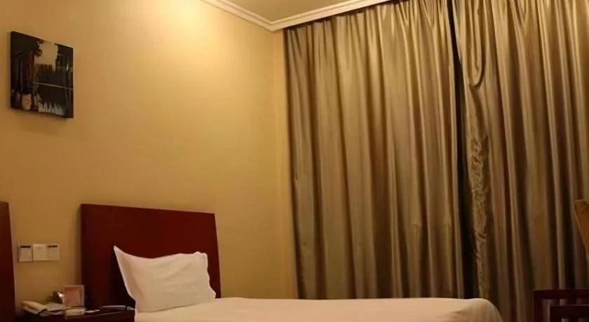 Bed in GreenTree Inn Jining Jianshe Road Hotel