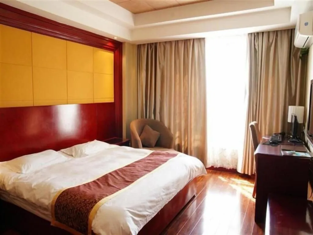 Bed in GreenTree Inn Jiuquan Century Plaza Hotel