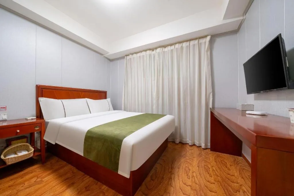 Bed in GreenTree Inn Yantai Xingfu Road Marina Plaza Express Hotel