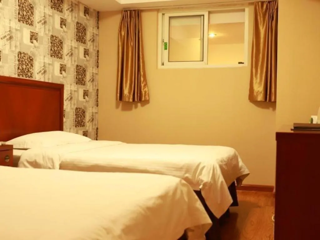 Bed in GreenTree Inn Yantai Xingfu Road Marina Plaza Express Hotel