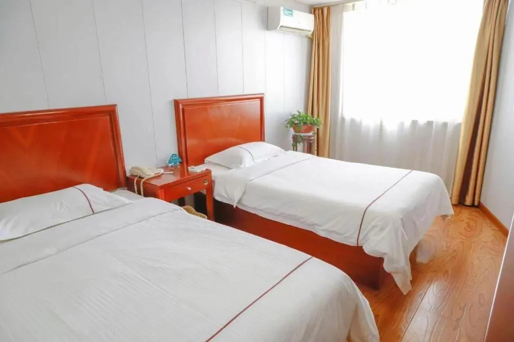 Bed in GreenTree Inn Yantai Xingfu Road Marina Plaza Express Hotel