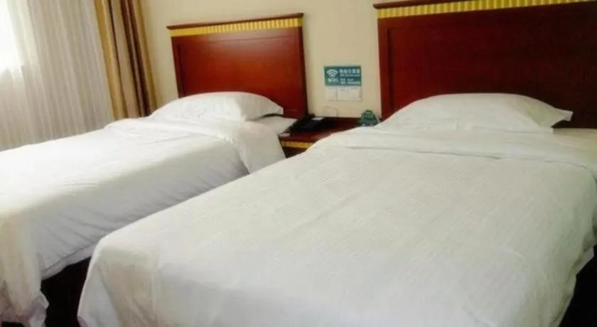 Bed in GreenTree Inn Yantai Xingfu Road Marina Plaza Express Hotel