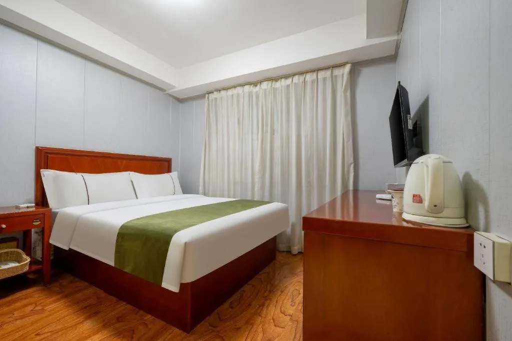 Bed in GreenTree Inn Yantai Xingfu Road Marina Plaza Express Hotel
