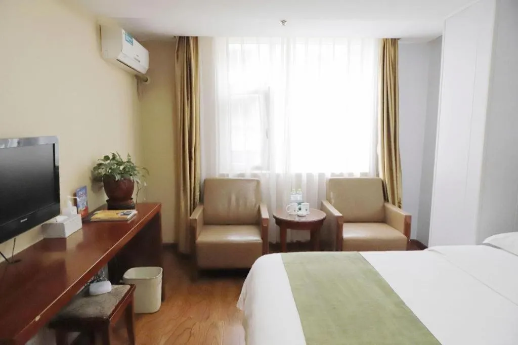 Bed in GreenTree Inn Yantai Xingfu Road Marina Plaza Express Hotel