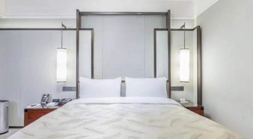Bed in Shijiazhuang International Building Hotel