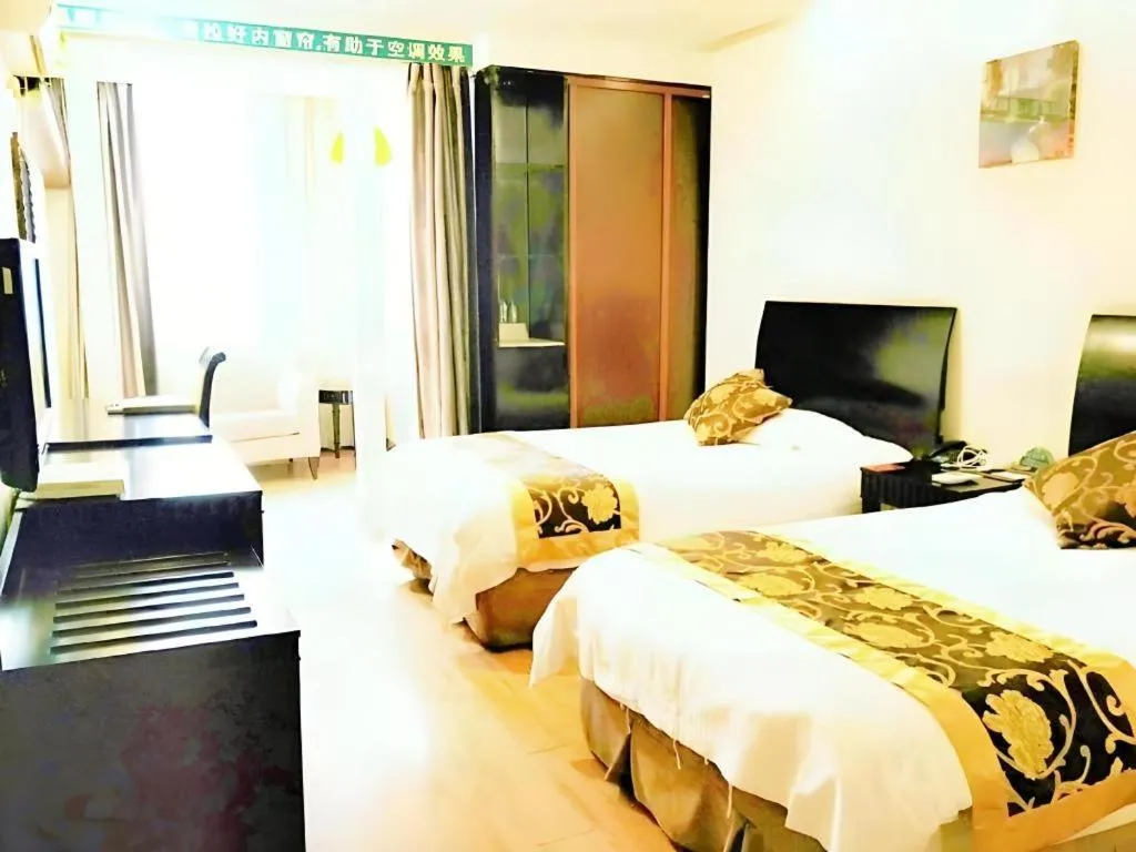 Bed in GreenTree Inn Taicang Baolong Square Hotel