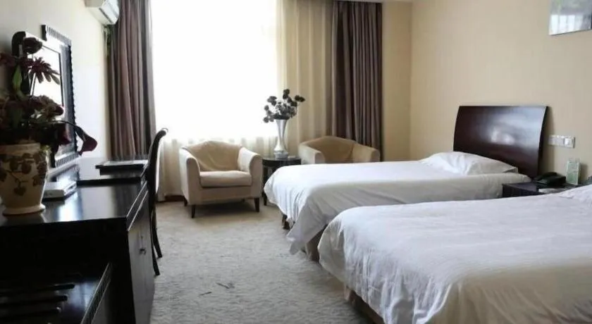 Bed in GreenTree Inn Taicang Baolong Square Hotel