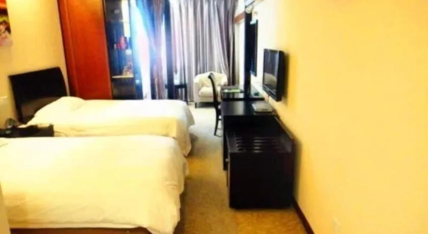 Bed in GreenTree Inn Taicang Baolong Square Hotel