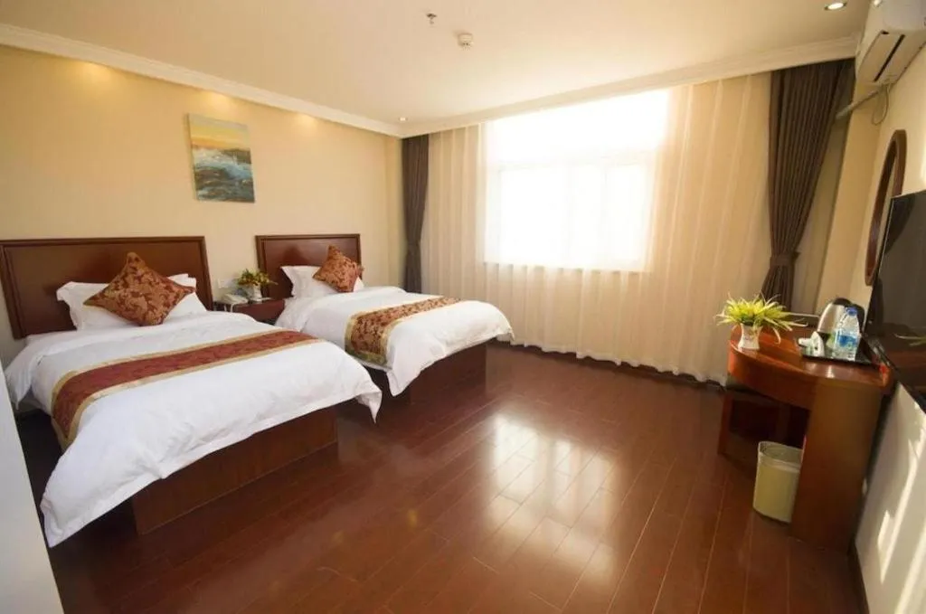 Bed in GreenTree Inn Taicang Baolong Square Hotel