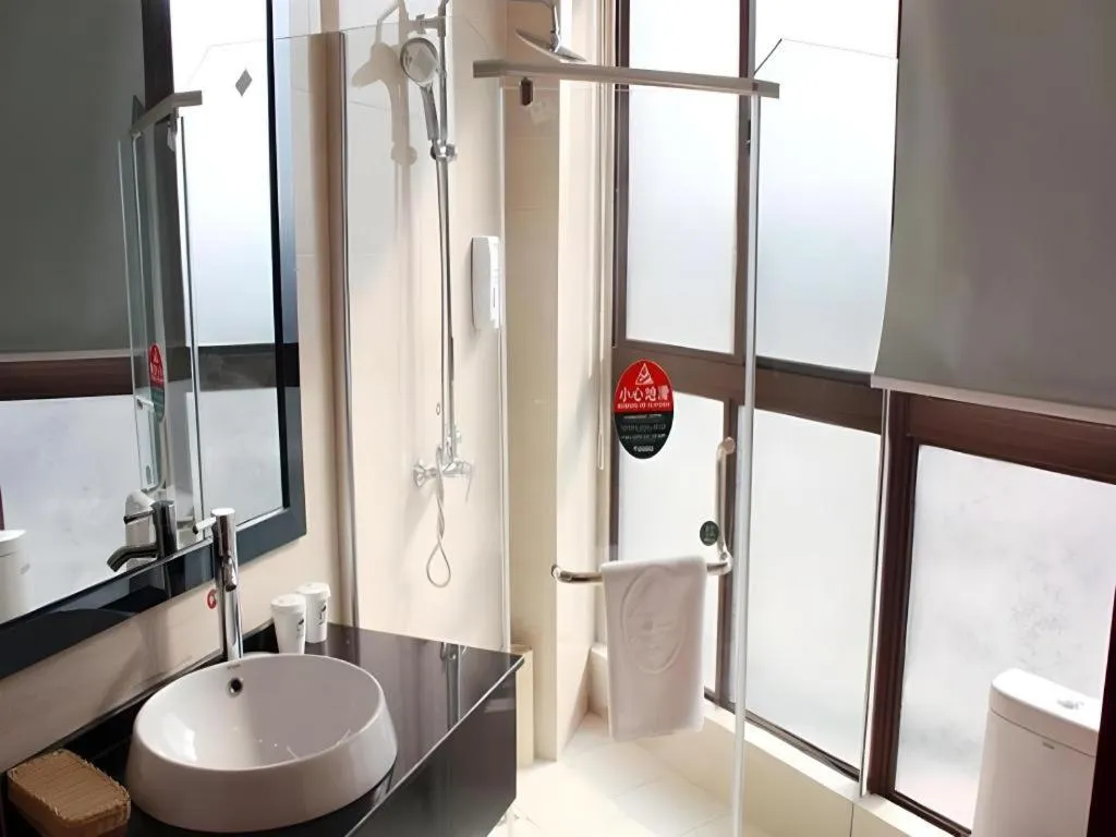 GreenTree Inn Taicang Baolong Square Hotel