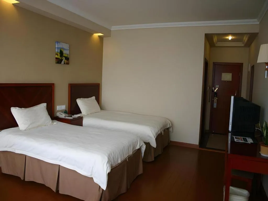 Bed in GreenTree Inn Taicang Baolong Square Hotel