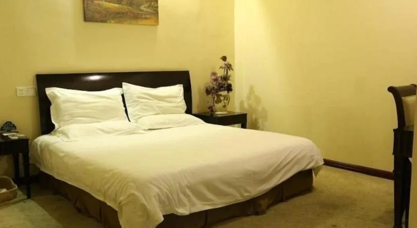 Bed in GreenTree Inn Taicang Baolong Square Hotel