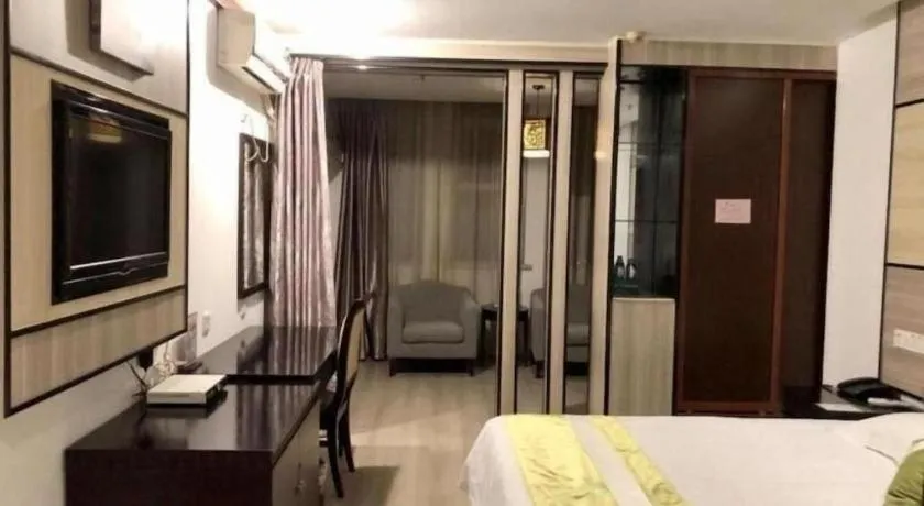 Bed in GreenTree Inn Taicang Baolong Square Hotel