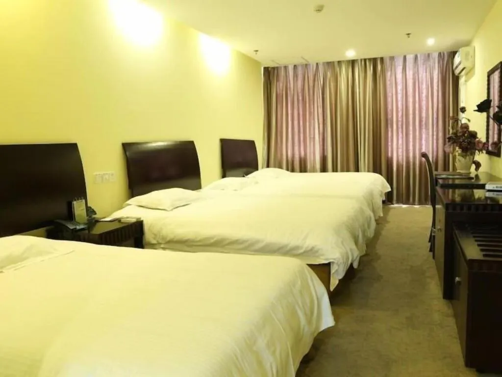 Bed in GreenTree Inn Taicang Baolong Square Hotel