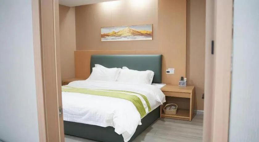 Bed in GreenTree Inn Taicang Baolong Square Hotel