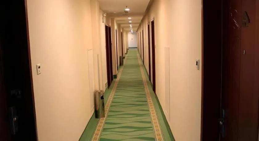 GreenTree Inn Taicang Baolong Square Hotel