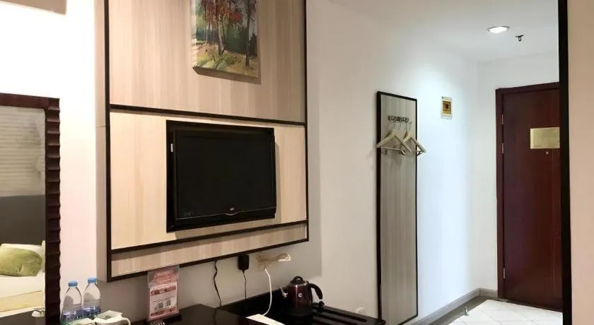 GreenTree Inn Taicang Baolong Square Hotel