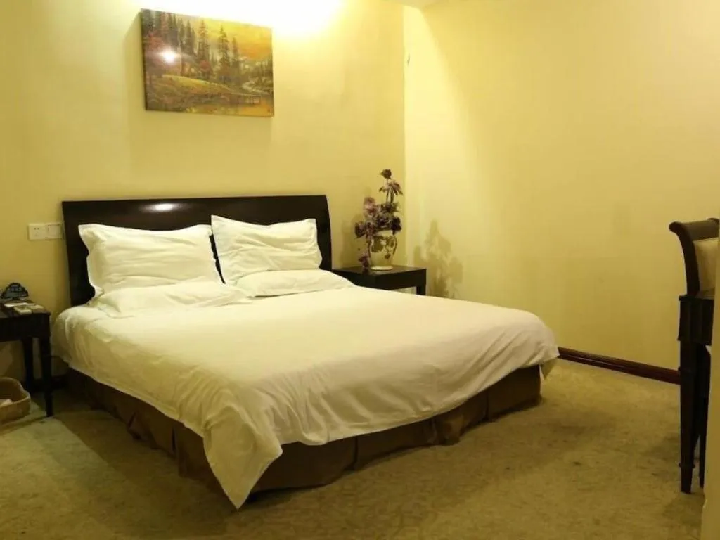 Bed in GreenTree Inn Taicang Baolong Square Hotel