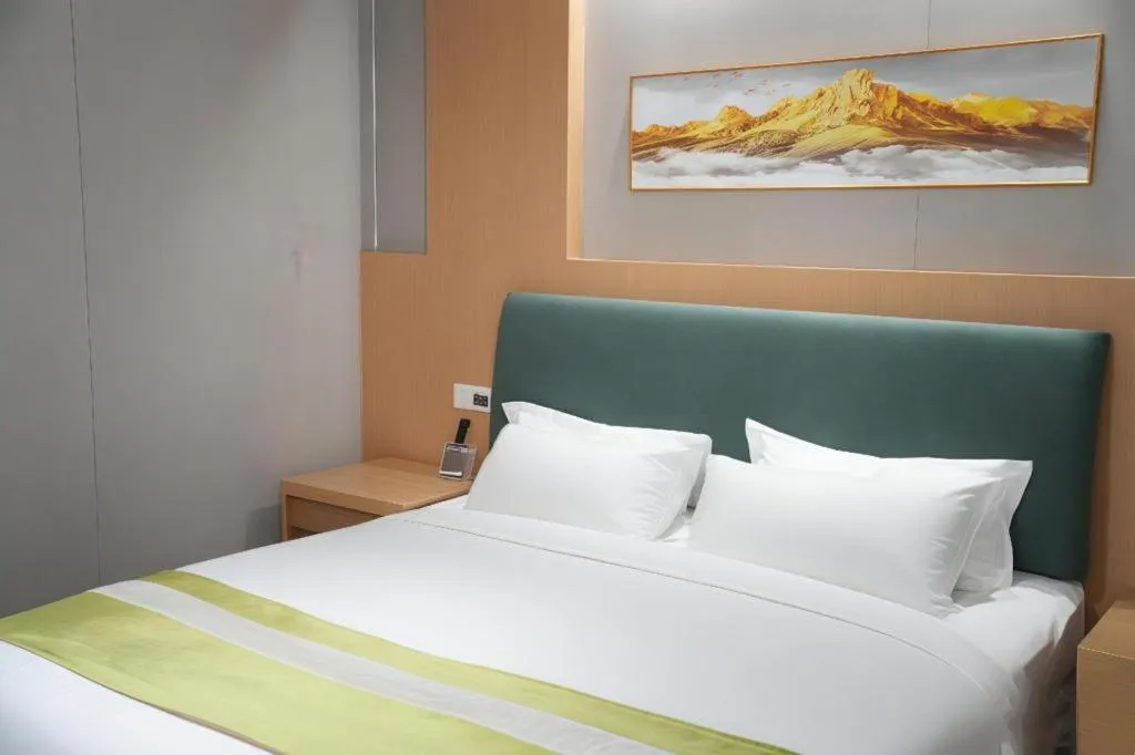 Bed in GreenTree Inn Taicang Baolong Square Hotel