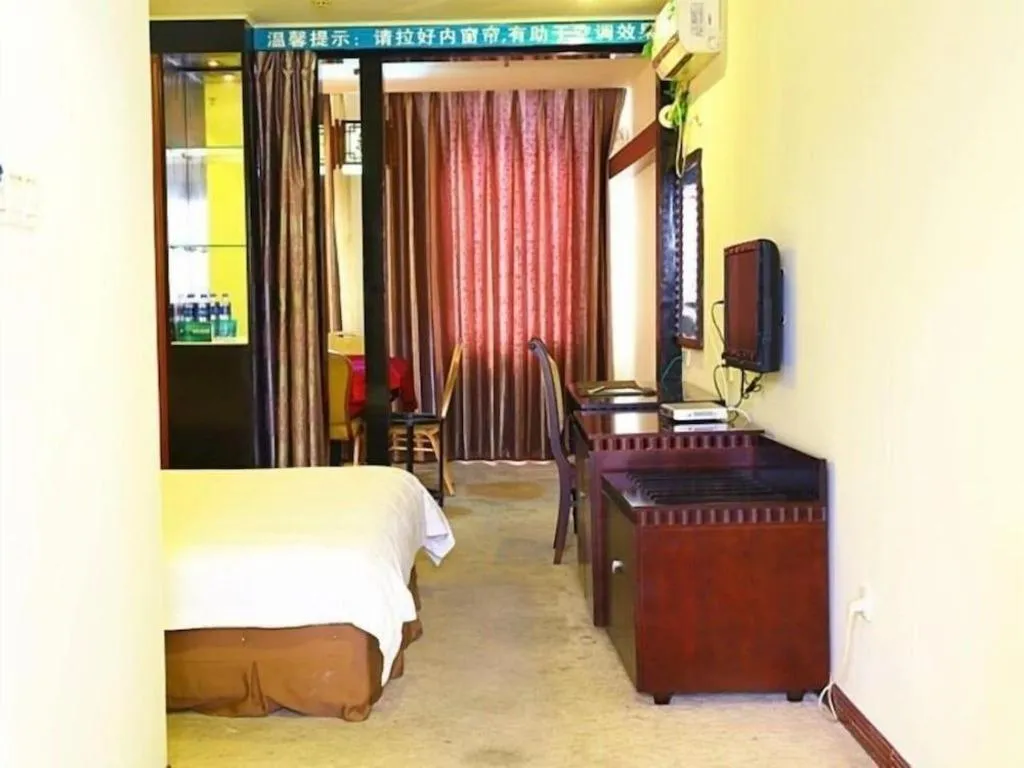 Bed in GreenTree Inn Taicang Baolong Square Hotel