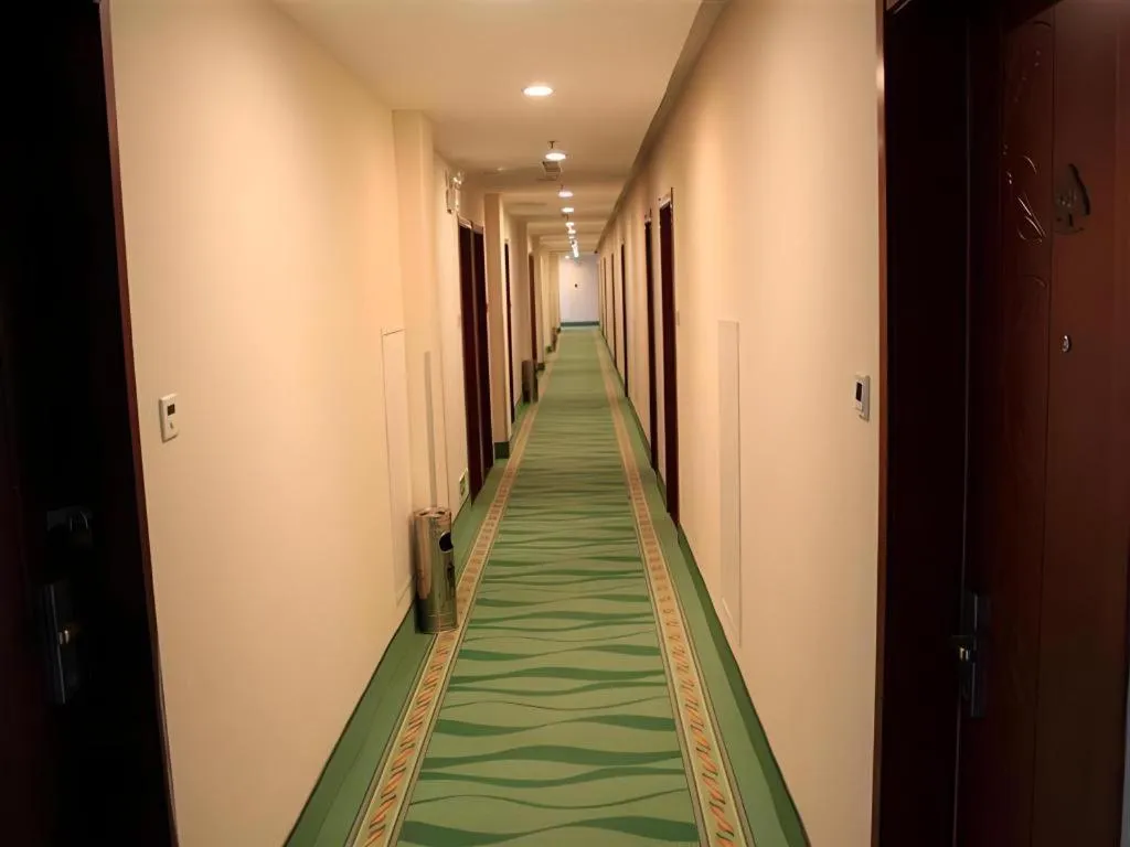 GreenTree Inn Taicang Baolong Square Hotel