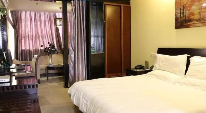 Bed in GreenTree Inn Taicang Baolong Square Hotel