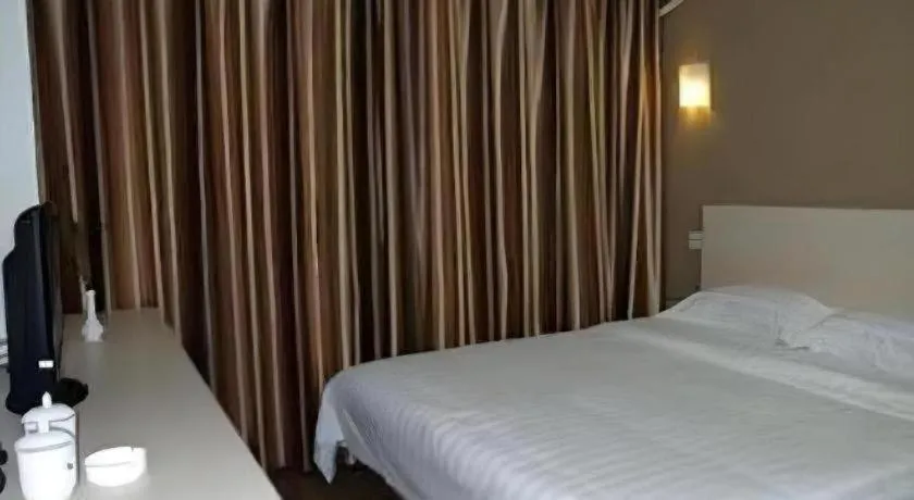 Bed in GreenTree Inn Rizhao Haiqu East Road Hotel