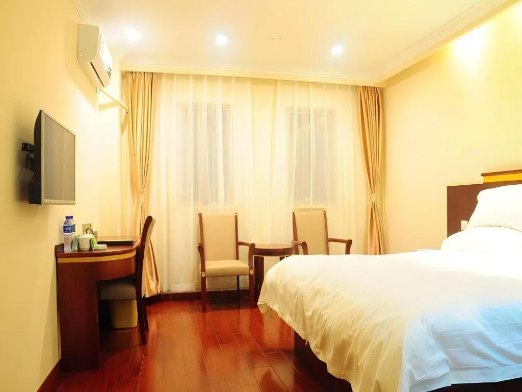 Bed in GreenTree Inn Rizhao Haiqu East Road Hotel