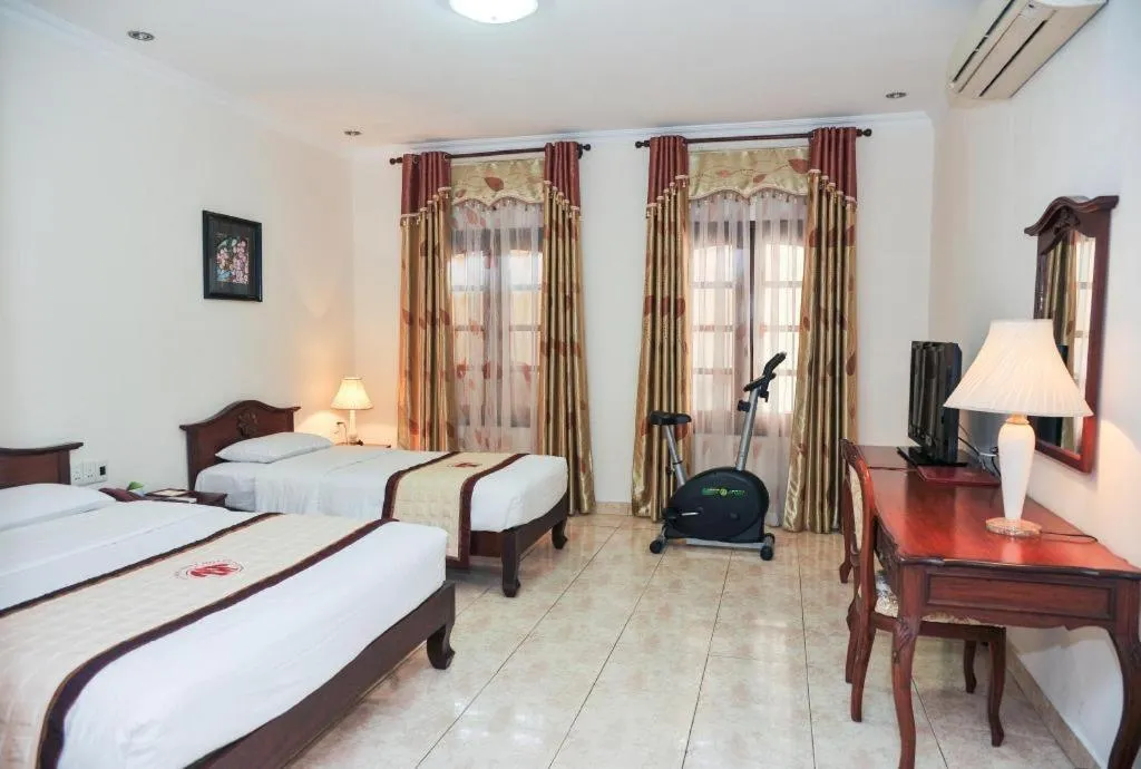 Bed in Tan Son Nhat Hotel