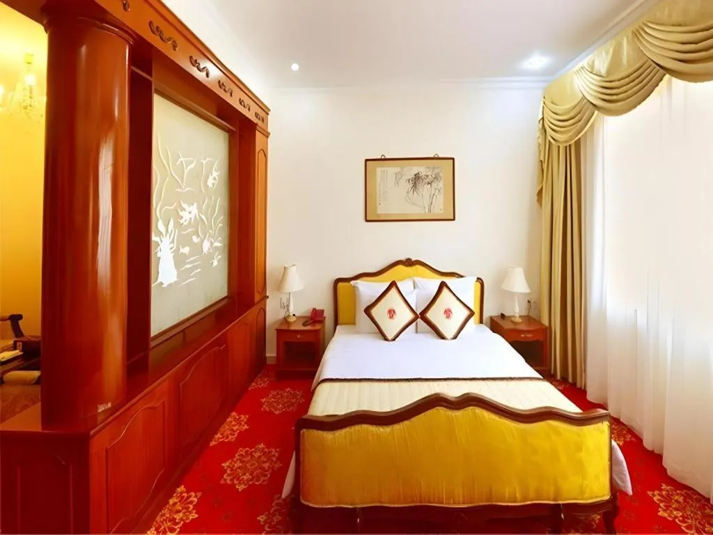 Bed in Tan Son Nhat Hotel