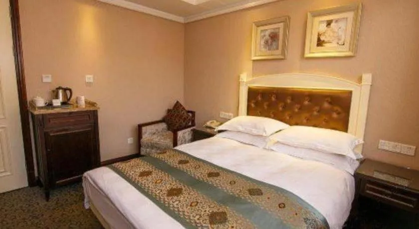 Bed in Hangzhou Silver Star Hotel