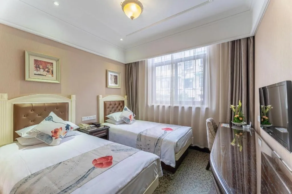 Bed in Hangzhou Silver Star Hotel