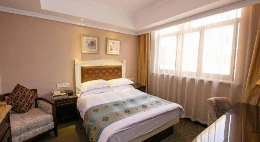 Bed in Hangzhou Silver Star Hotel