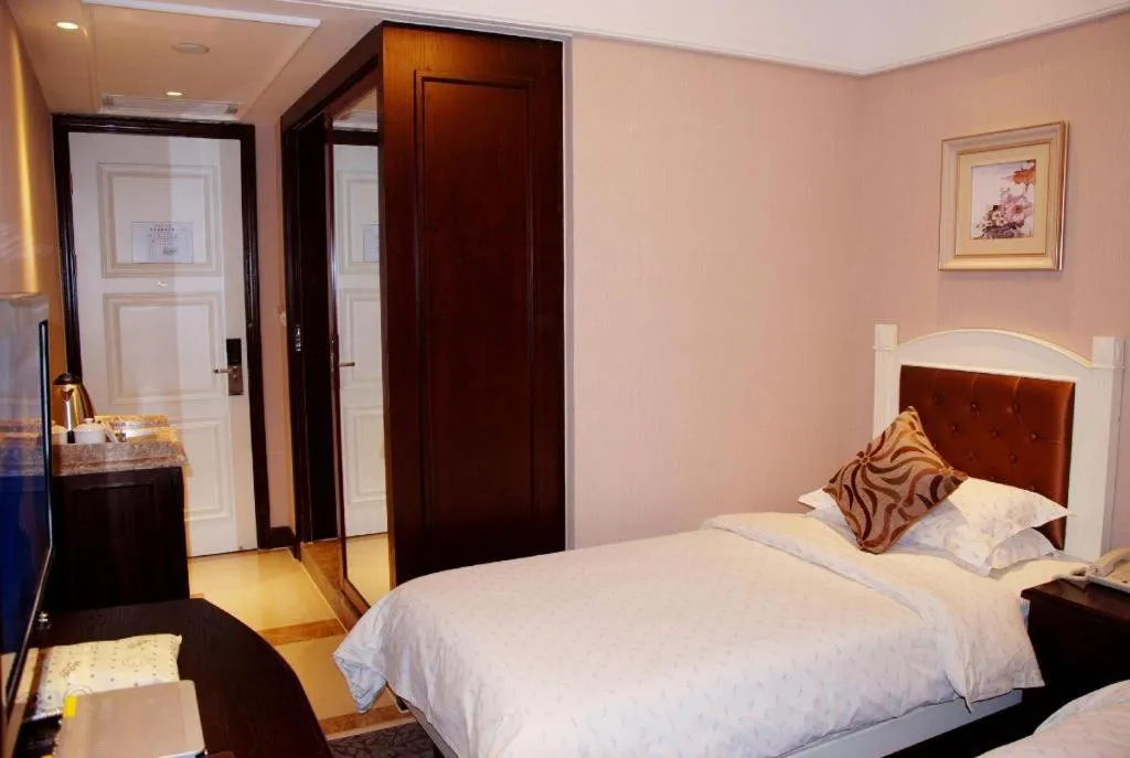 Bed in Hangzhou Silver Star Hotel