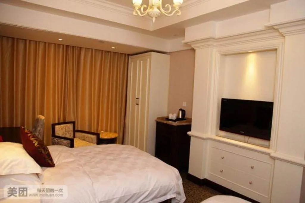 Bed in Hangzhou Silver Star Hotel