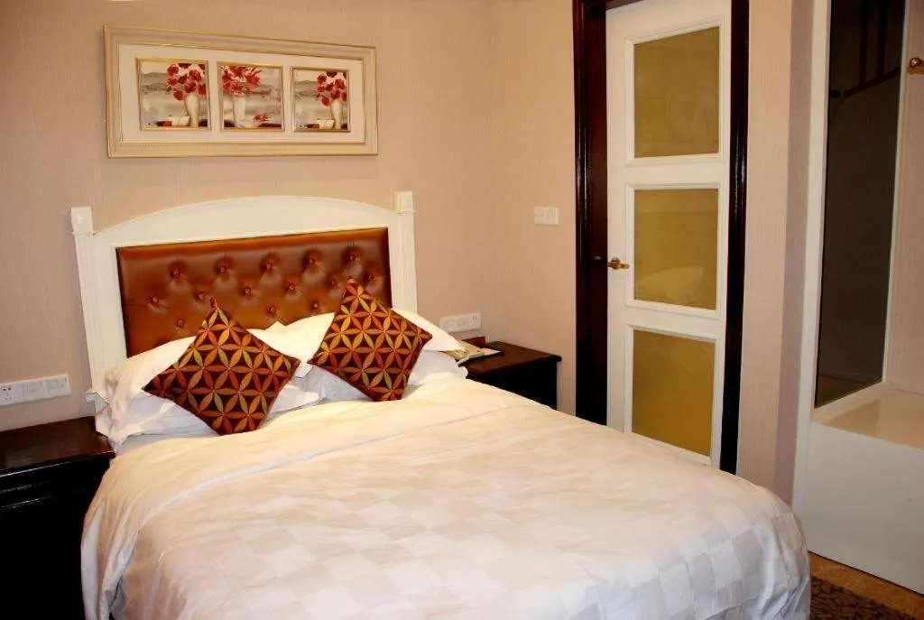 Bed in Hangzhou Silver Star Hotel
