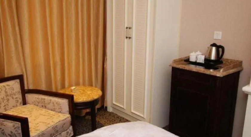 Bed in Hangzhou Silver Star Hotel