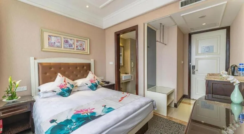 Bed in Hangzhou Silver Star Hotel