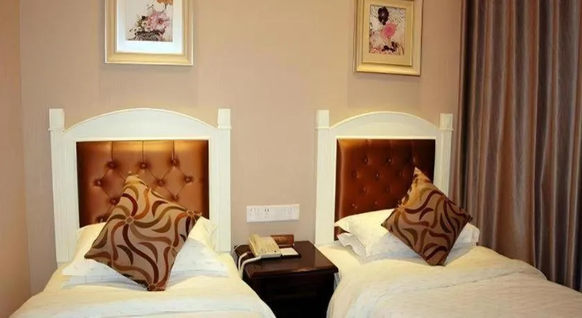 Bed in Hangzhou Silver Star Hotel