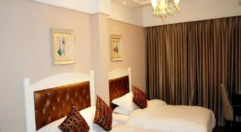 Bed in Hangzhou Silver Star Hotel