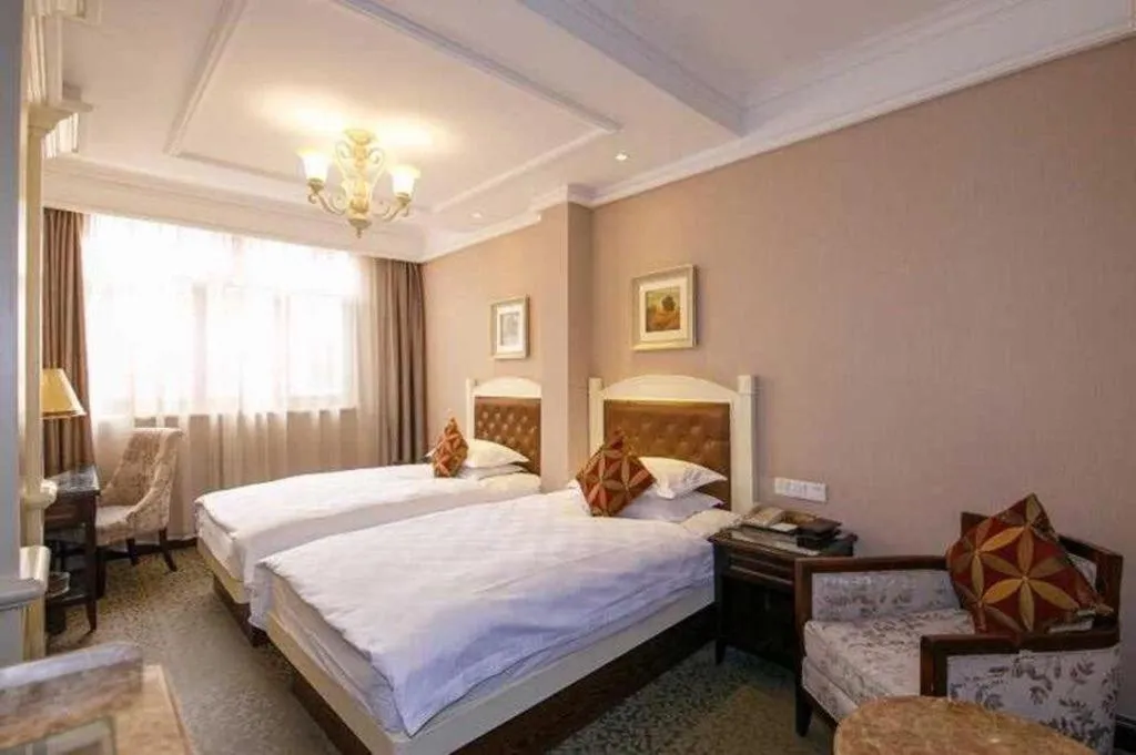 Bed in Hangzhou Silver Star Hotel