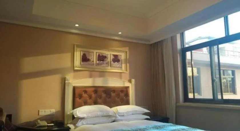 Bed in Hangzhou Silver Star Hotel