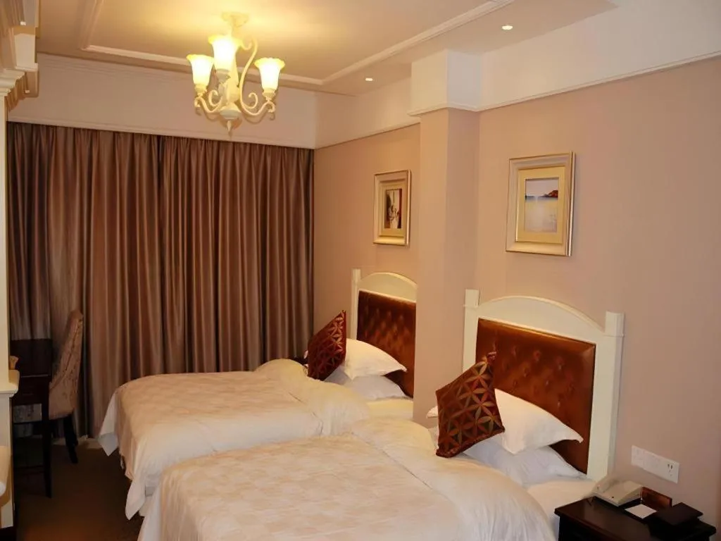 Bed in Hangzhou Silver Star Hotel