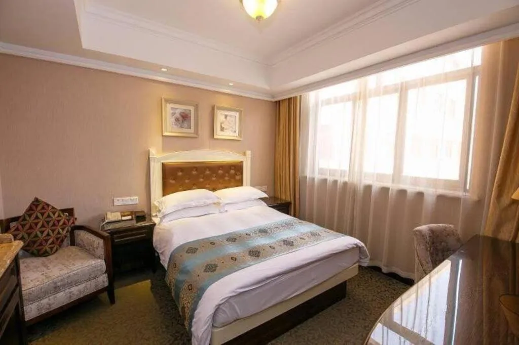 Bed in Hangzhou Silver Star Hotel