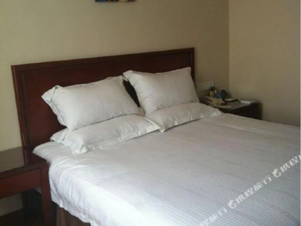 Bed in GreenTree Alliance Changzhou University City Hotel