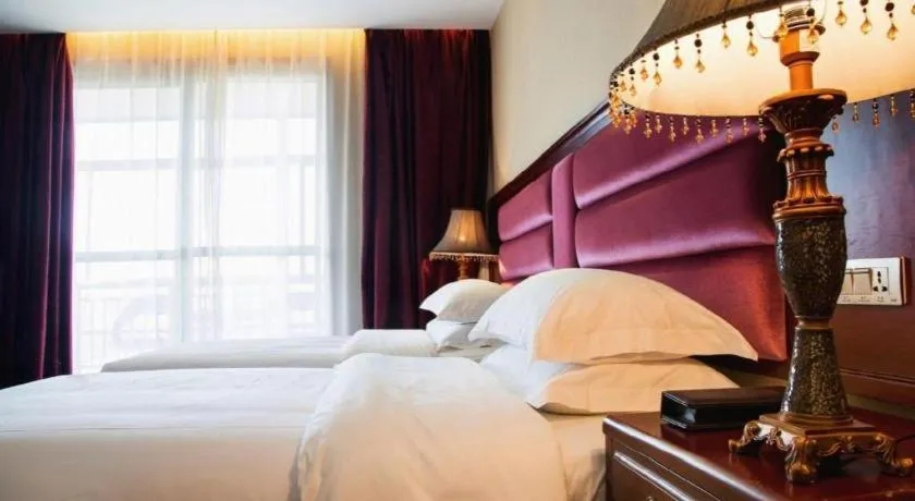 Bed in Vienna Hotel Guangxi Guilin 7-Star Wanda Plaza