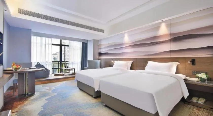Bed in Vienna Hotel Guangxi Guilin 7-Star Wanda Plaza