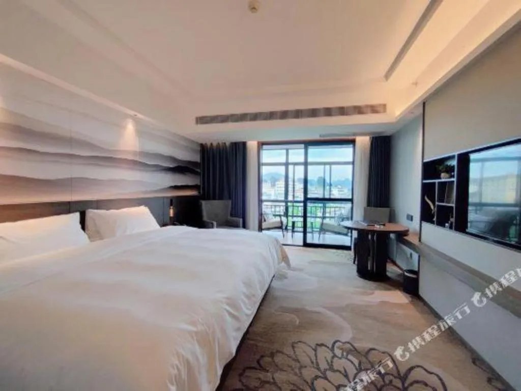Bed in Vienna Hotel Guangxi Guilin 7-Star Wanda Plaza