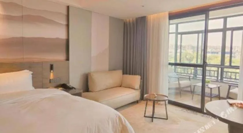 Bed in Vienna Hotel Guangxi Guilin 7-Star Wanda Plaza